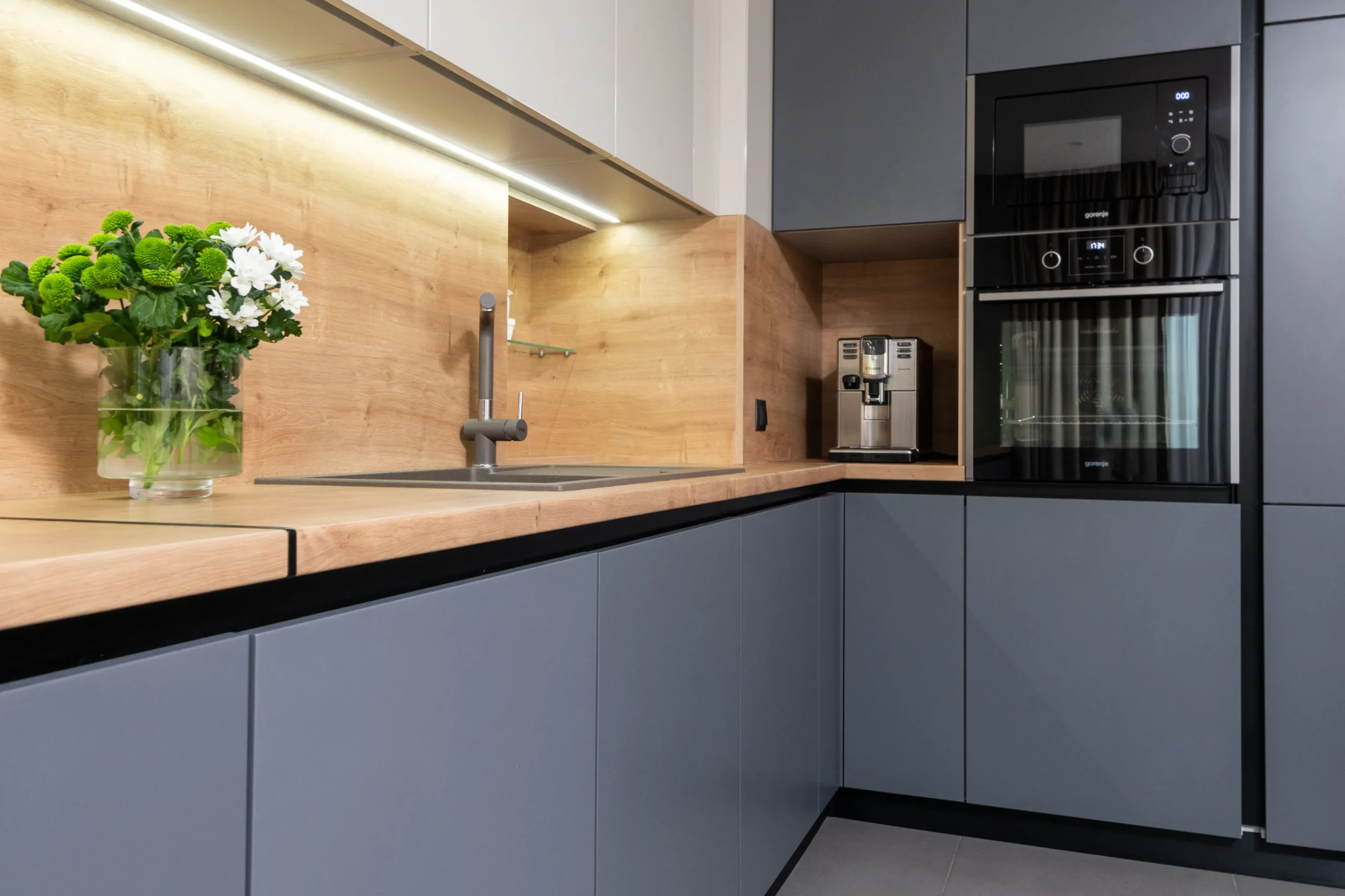 In einen Hochschrank integrierter Backofen